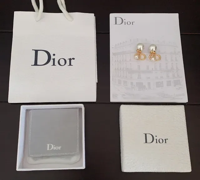 Brincos Dior de Metal Dourado Branco com Pérolas 4