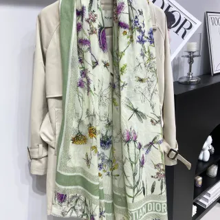 Dior हरा भूरा वनस्पति प्रिंट कीट चित्रण सिल्क स्कार्फ