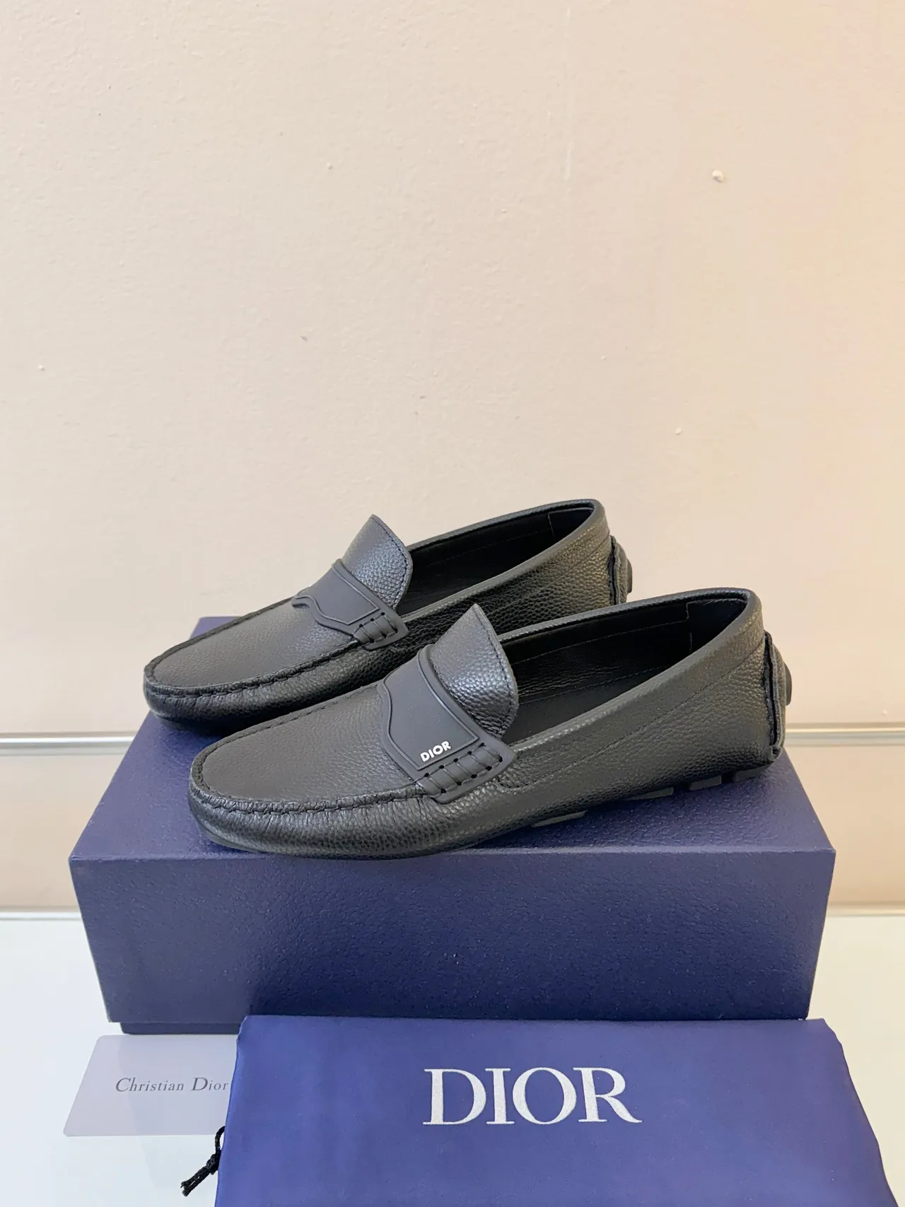 Dior লুফার কালো দানাদার চামড়া স্ট্র্যাপ লুফার 2