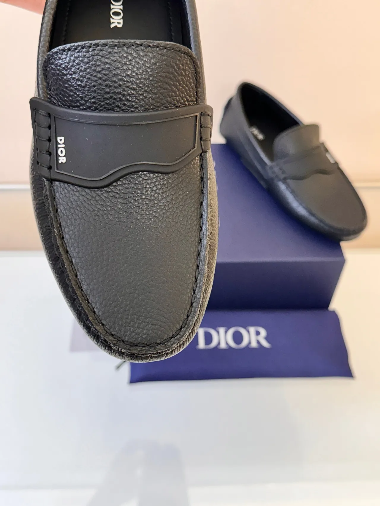 Dior লুফার কালো দানাদার চামড়া স্ট্র্যাপ লুফার 3