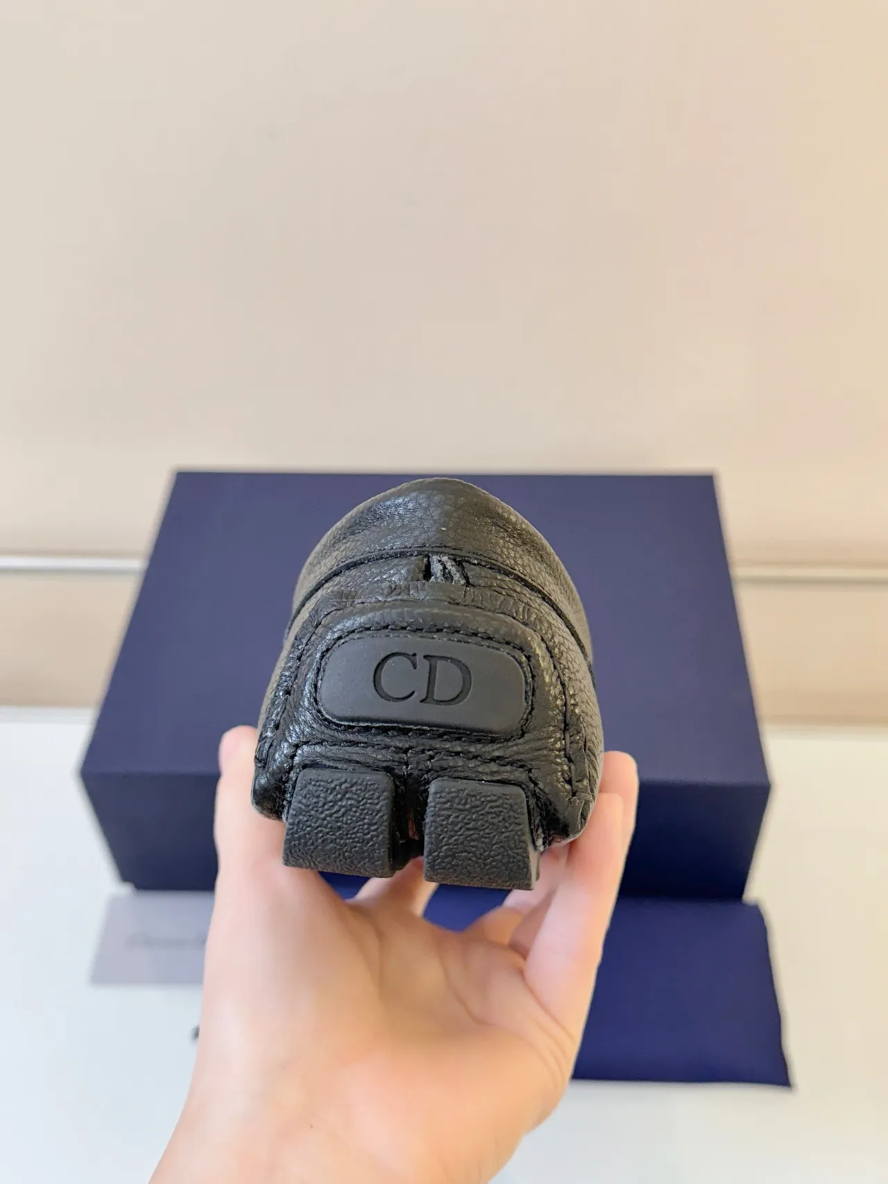 Dior লুফার কালো দানাদার চামড়া স্ট্র্যাপ লুফার 4