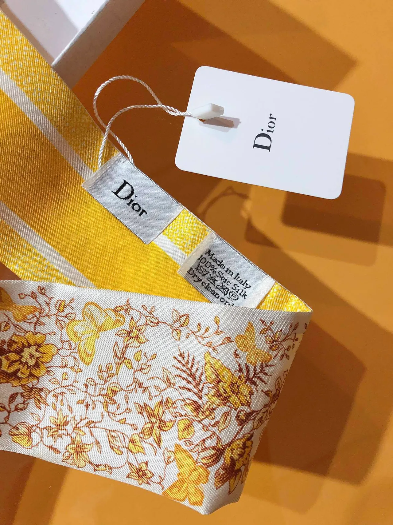 Dior Mitzah Pañuelo de Seda Blanco Dorado Twill con Estampado de Mariposa 7