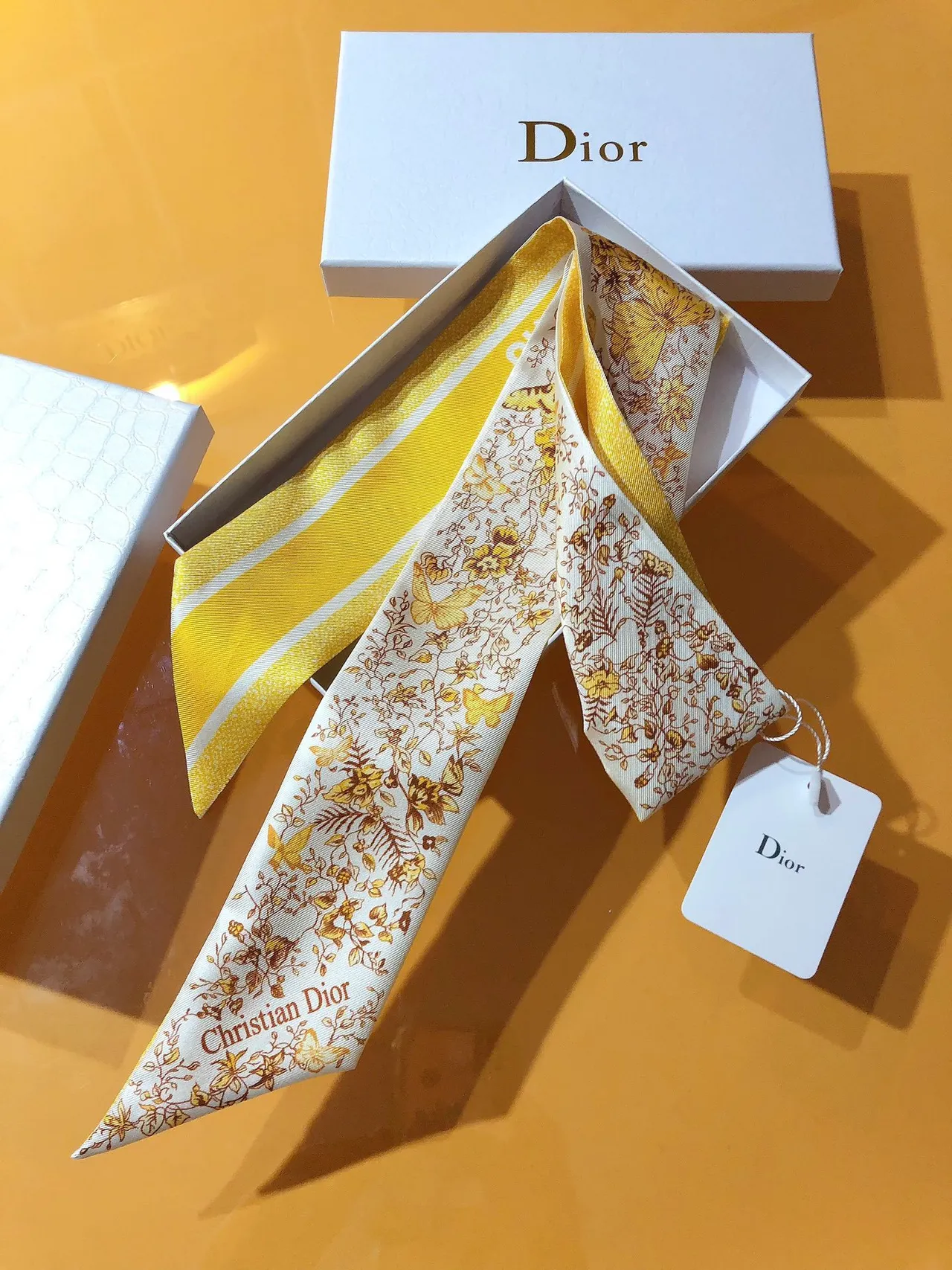 Dior Mitzah Pañuelo de Seda Blanco Dorado Twill con Estampado de Mariposa 4