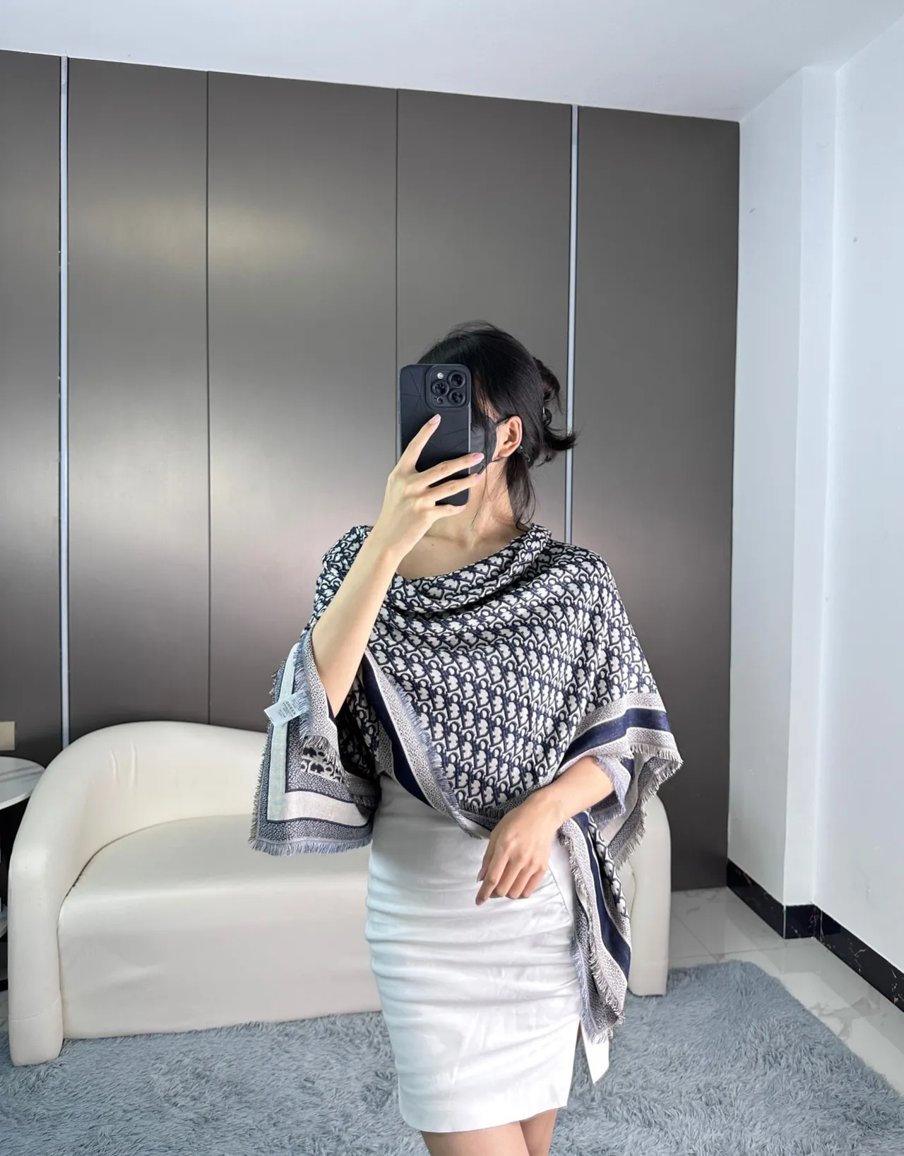 Dior Oblique दोहराने योग्य स्कार्फ नेवी और बेज रेशम स्कार्फ 4