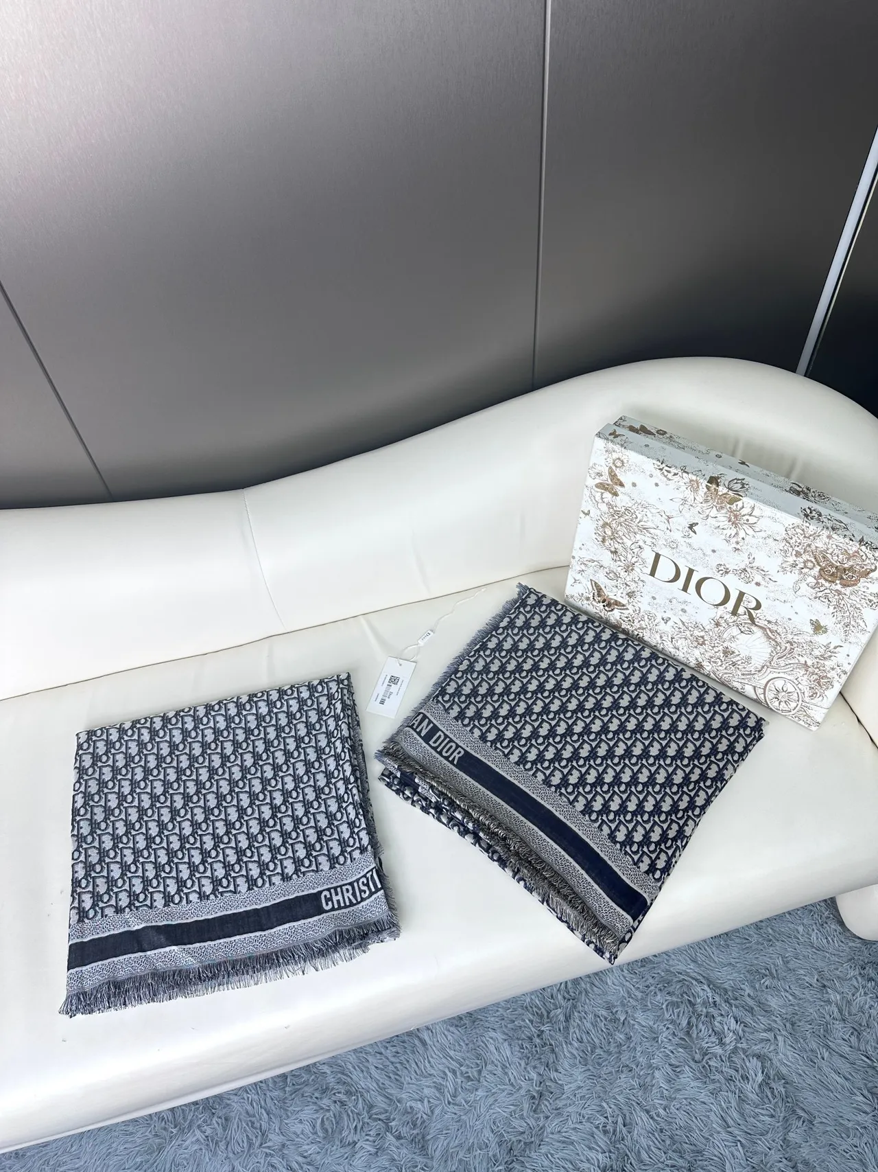 Dior Oblique दोहराने योग्य स्कार्फ नेवी और बेज रेशम स्कार्फ 5