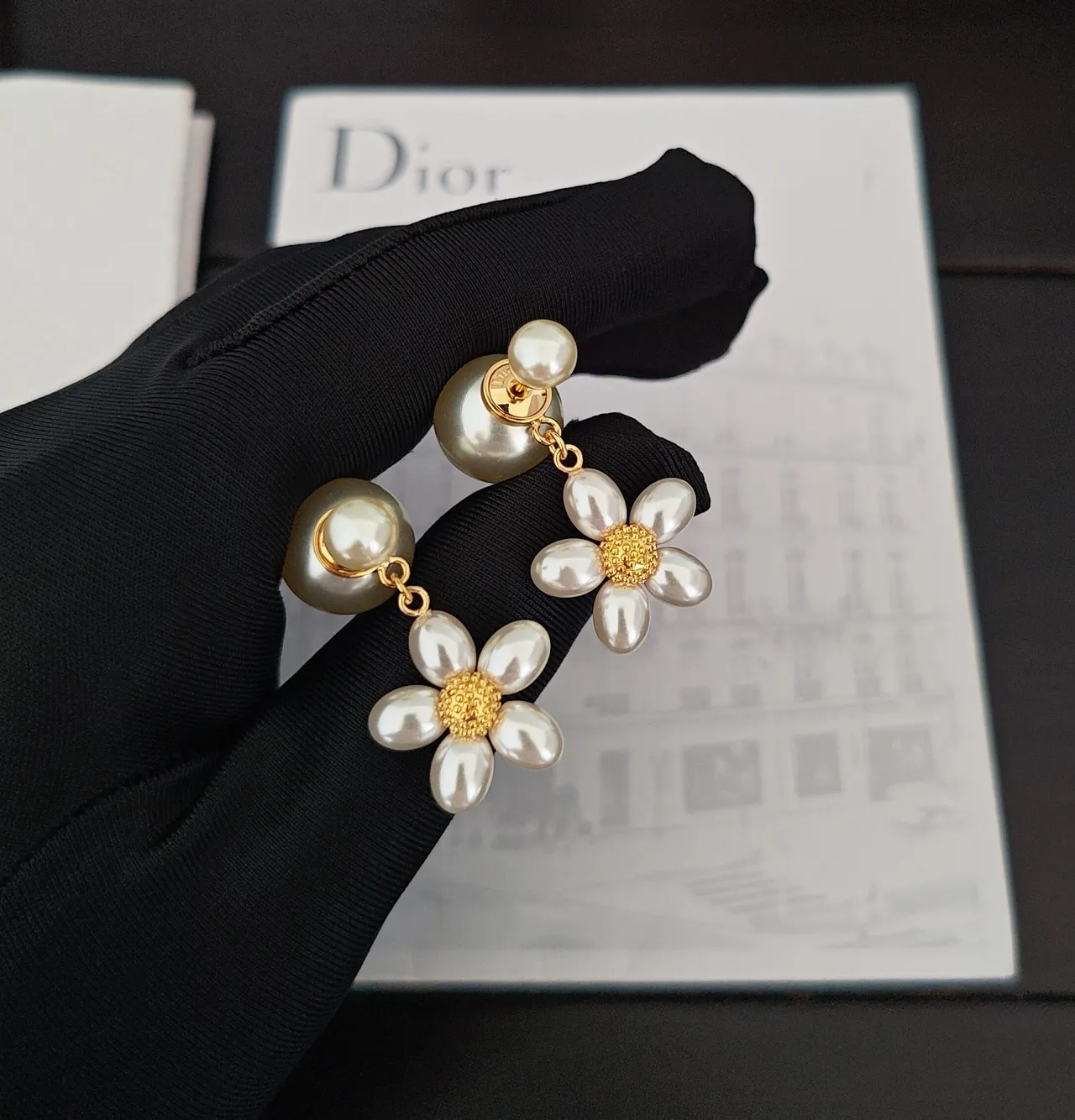 Dior Perle Marguerite Boucles d'oreilles Doré 2