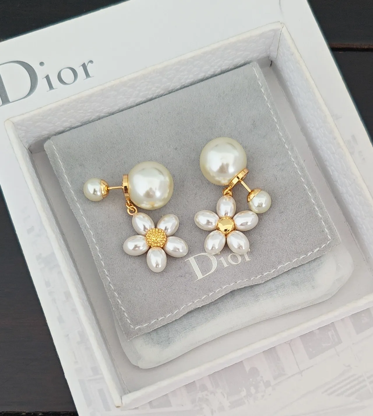 Dior Perle Marguerite Boucles d'oreilles Doré 3