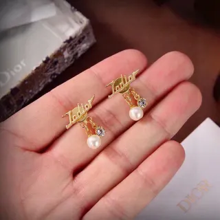 Dior Script Logo Boucles d'oreilles pendantes perles