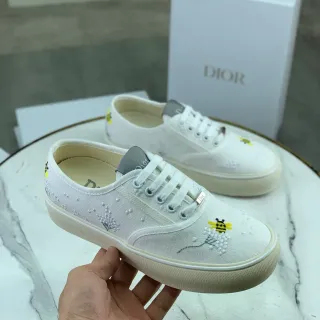 Dior सफेद भूरा मधुमक्खी सिलाई फूल मोती लाइफस्टाइल स्नीकर