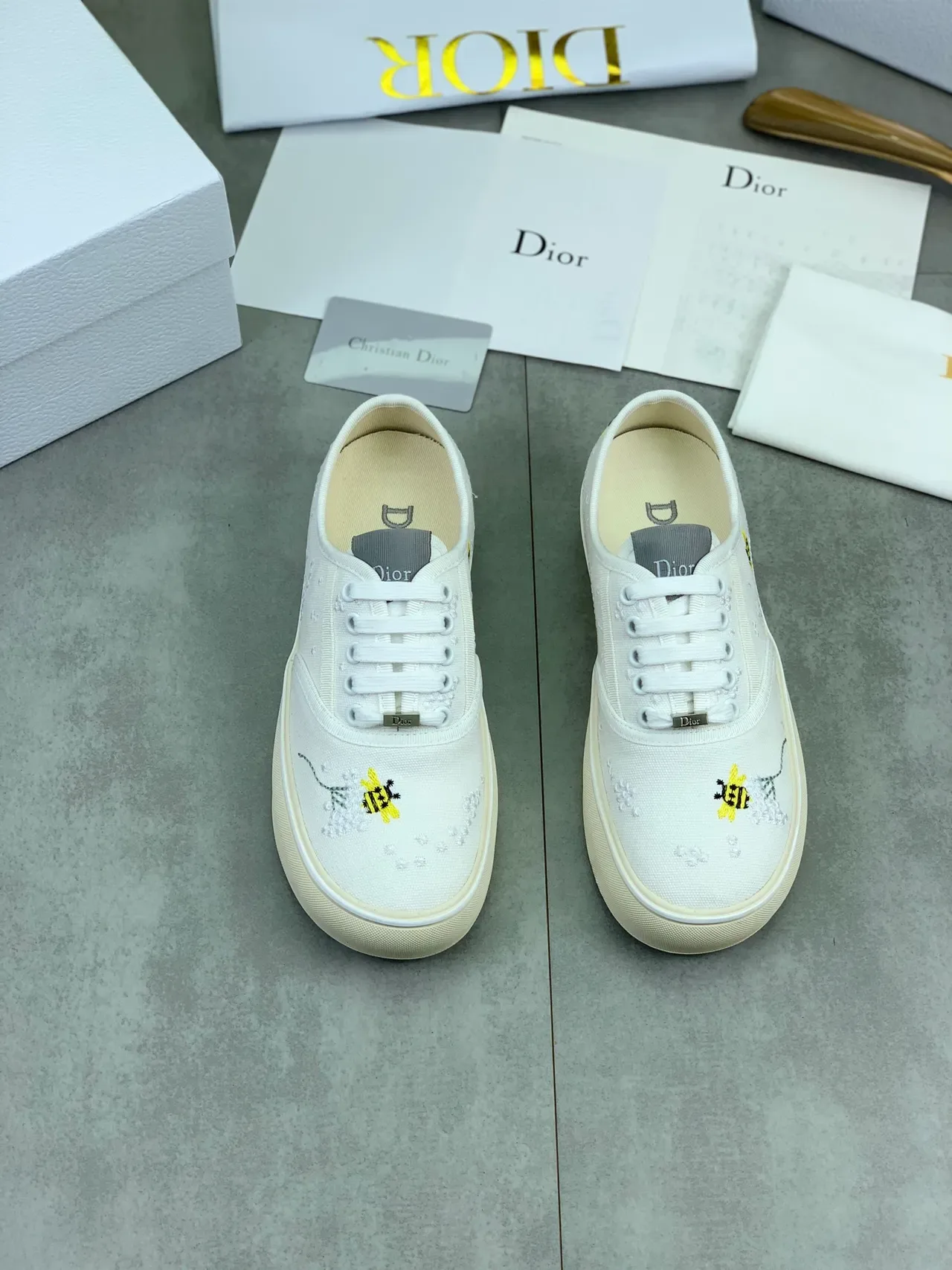 Dior 米白色 蜜蜂刺绣 花卉串珠 生活方式运动鞋 4