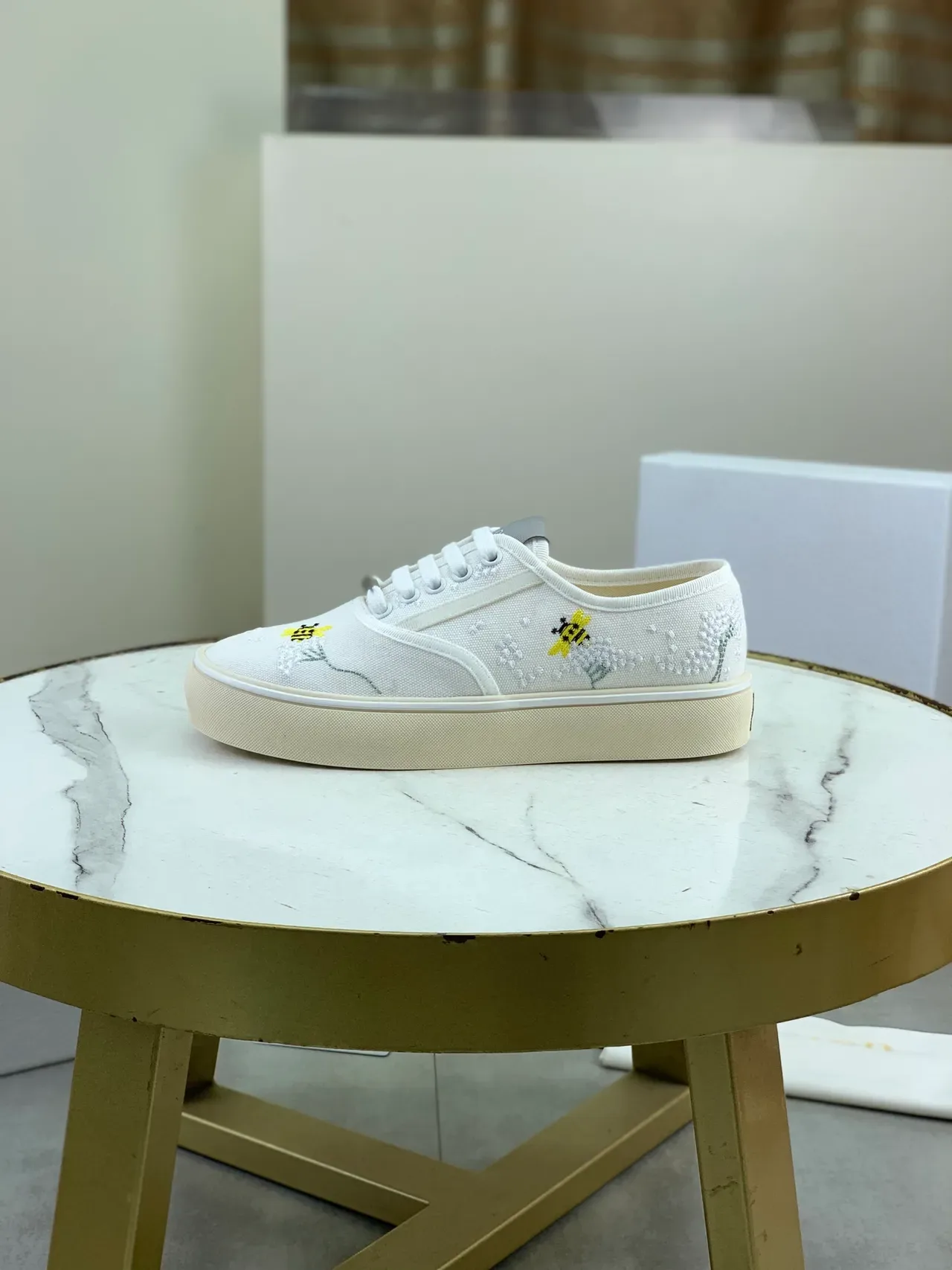 Dior 米白色 蜜蜂刺绣 花卉串珠 生活方式运动鞋 5