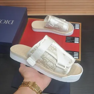 Dior Sandalias Blancas y Beige con Monograma Oblique de Tela con Correa Crisscross Ancha