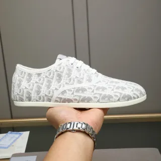 Dior Sneakers Lifestyle Blanches et Grises Monogrammées Low-Top Lacets Supérieur en Textile