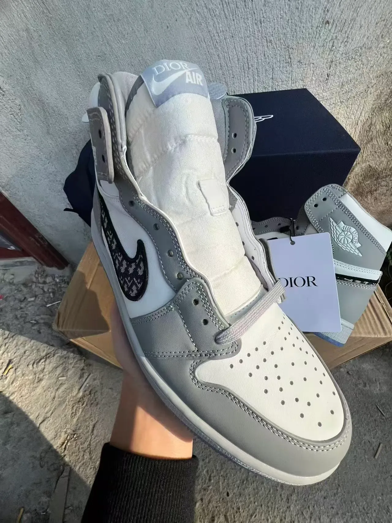 Dior x Air Jordan 1 Blanc Gris Motif Oblíquo Sneakers Lifestyle 2