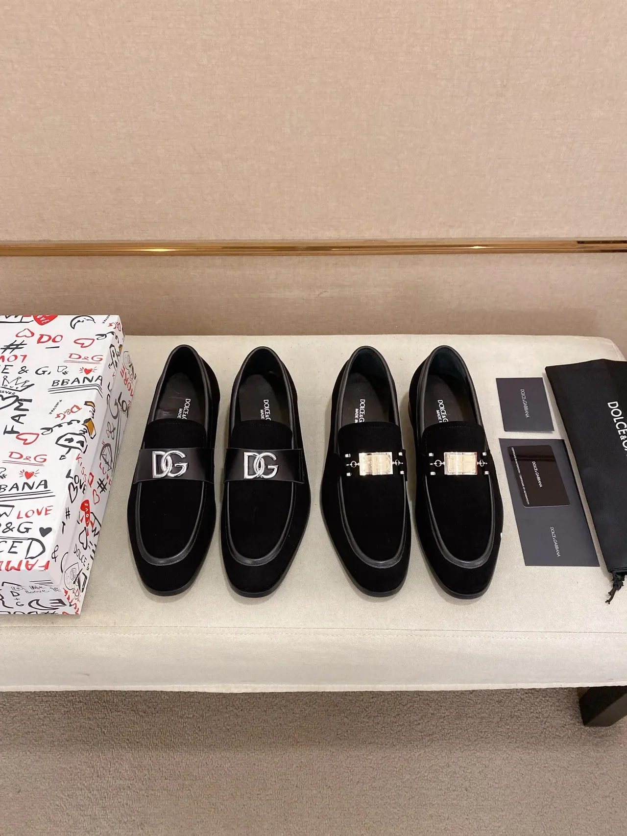 Dolce & Gabbana কালো ও লাল সোয়েড আপার লোফার 2