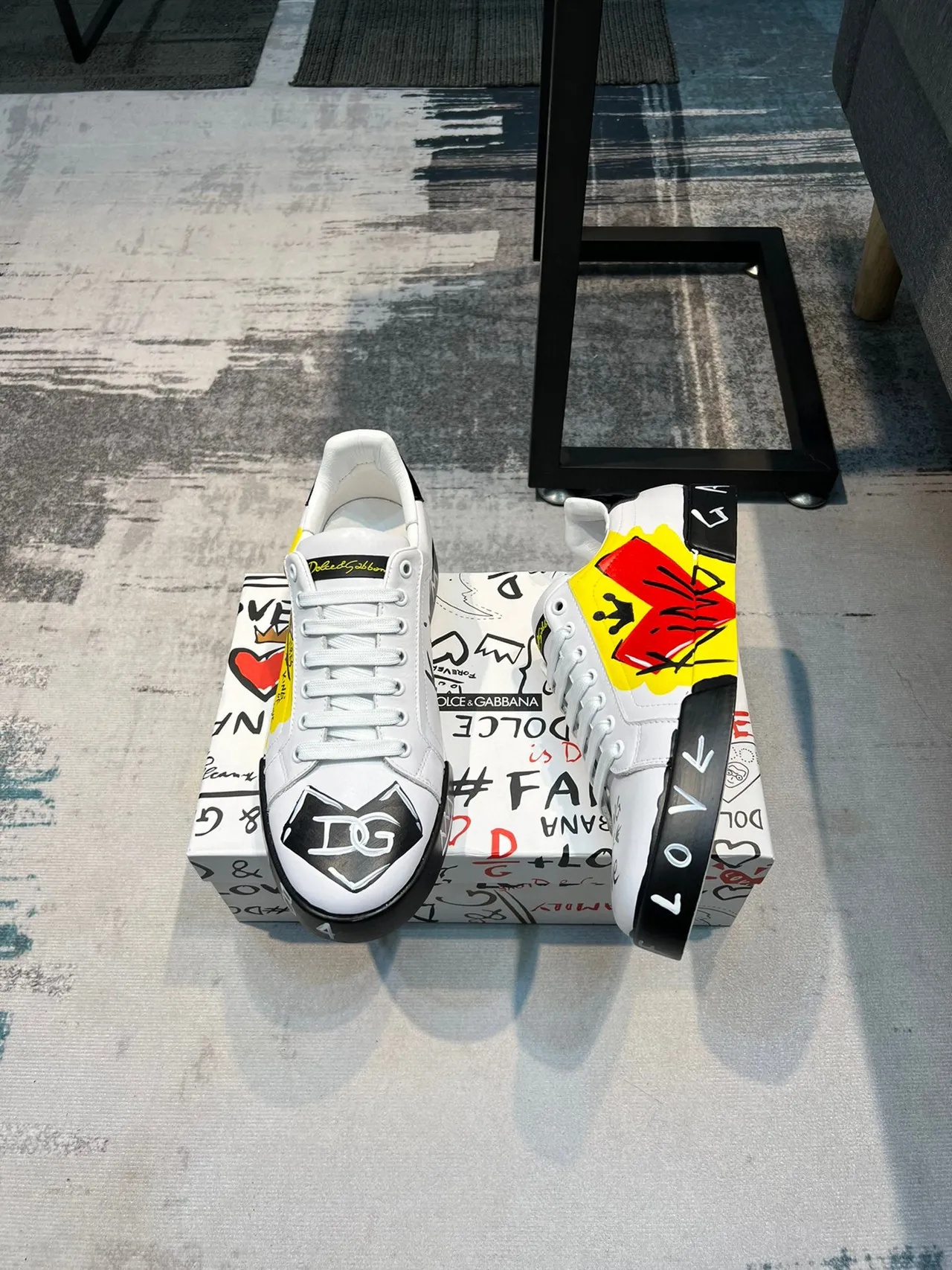Dolce & Gabbana Roi des Cœurs Graffiti Print Sneakers Lifestyle Blancs 4