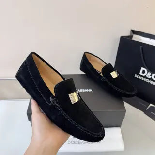 Dolce & Gabbana 黑色金色麂皮乐福鞋金属徽章细节