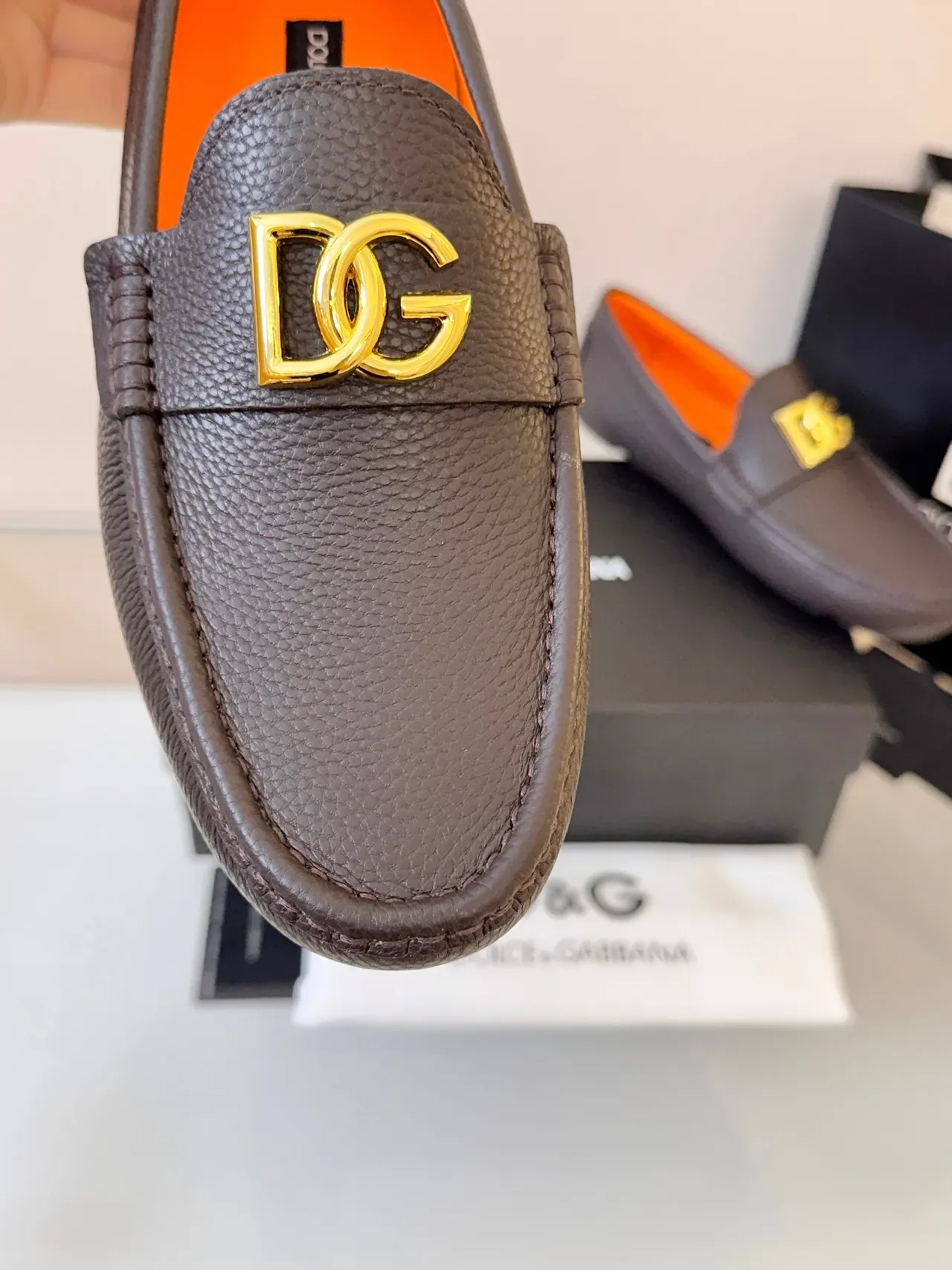 Dolce & Gabbana Portofino Marrón Naranja Cuero Granulado Dorada DG Logo Hebilla Mocasín 3