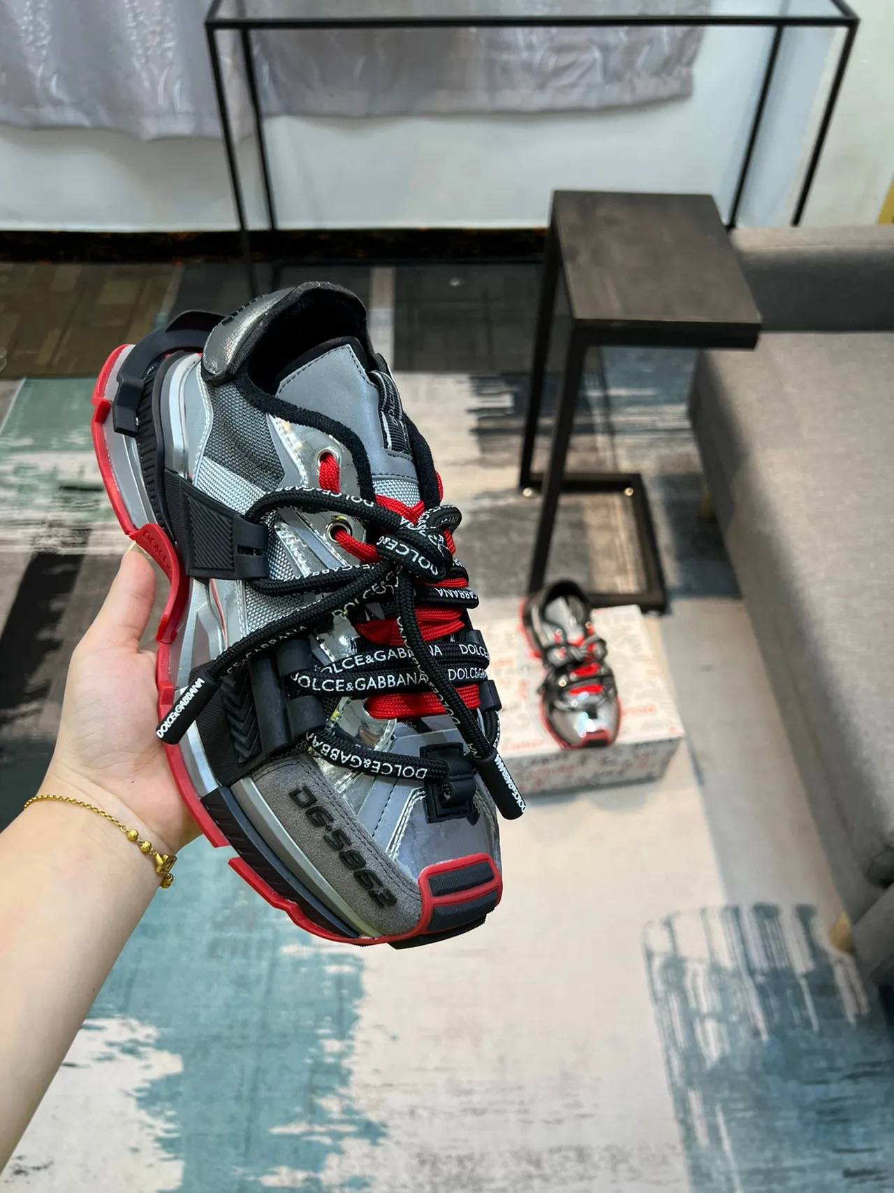 Dolce & Gabbana Supérieur métallique argenté rouge superpositions structurelles noires baskets chunky 6