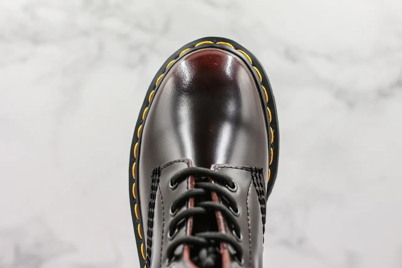 Dr. Martens 1460 পলিশড ব্ল্যাক লেদার হলুদ সেলাই মার্টিন বুট 6