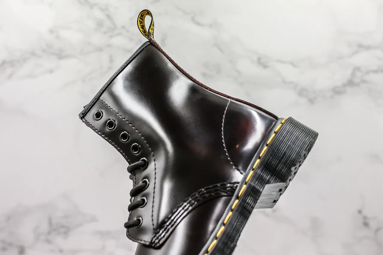 Dr. Martens 1460 পলিশড ব্ল্যাক লেদার হলুদ সেলাই মার্টিন বুট 7