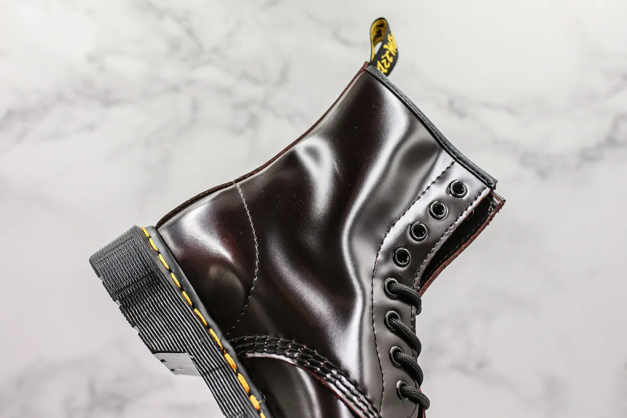 Dr. Martens 1460 পলিশড ব্ল্যাক লেদার হলুদ সেলাই মার্টিন বুট 8