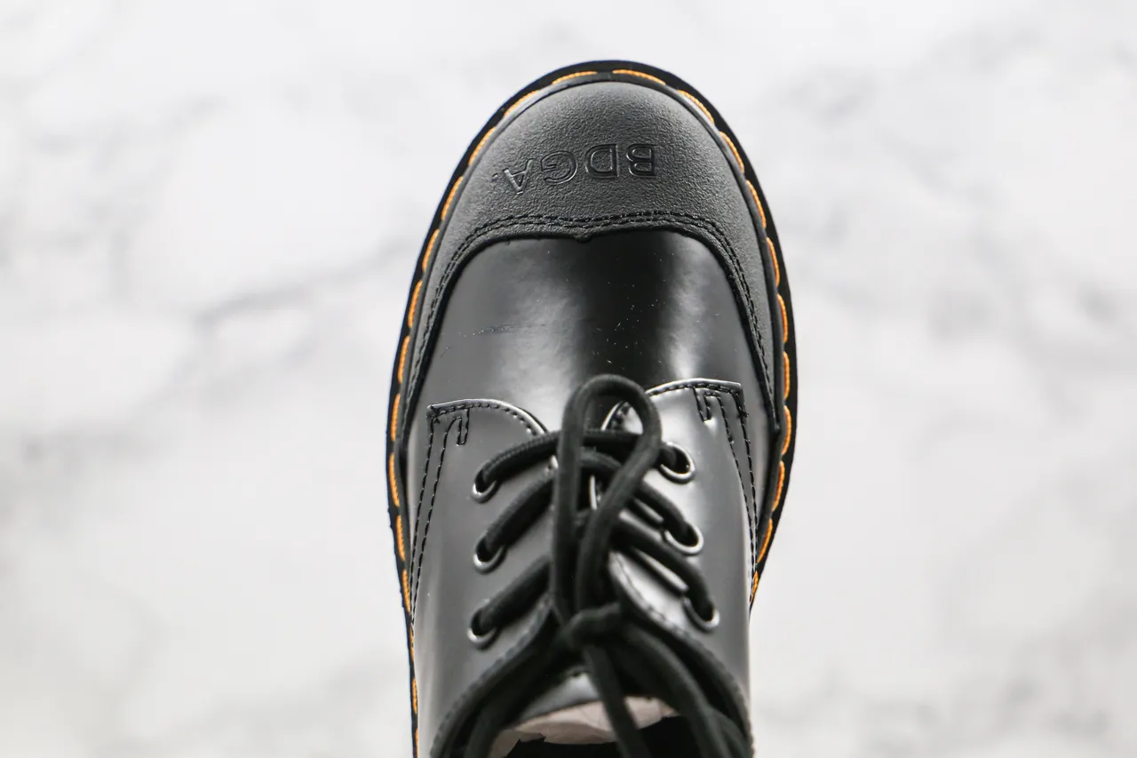 Dr. Martens 1461 Chaussures Oxford en cuir lisse noir et beige avec embout contrasté 4