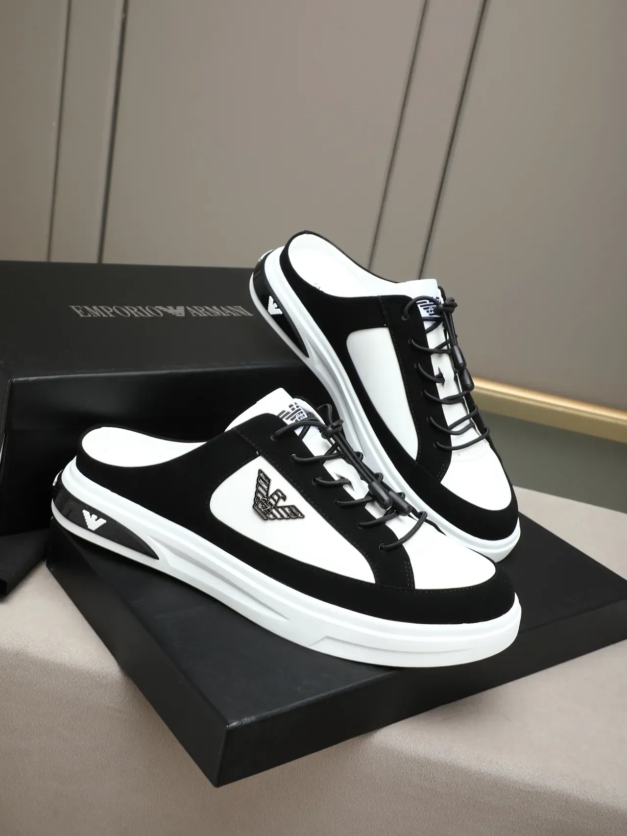 Emporio Armani أسود وأبيض مفتوح الكعب مول أحذية رياضية أسلوب حياة 4