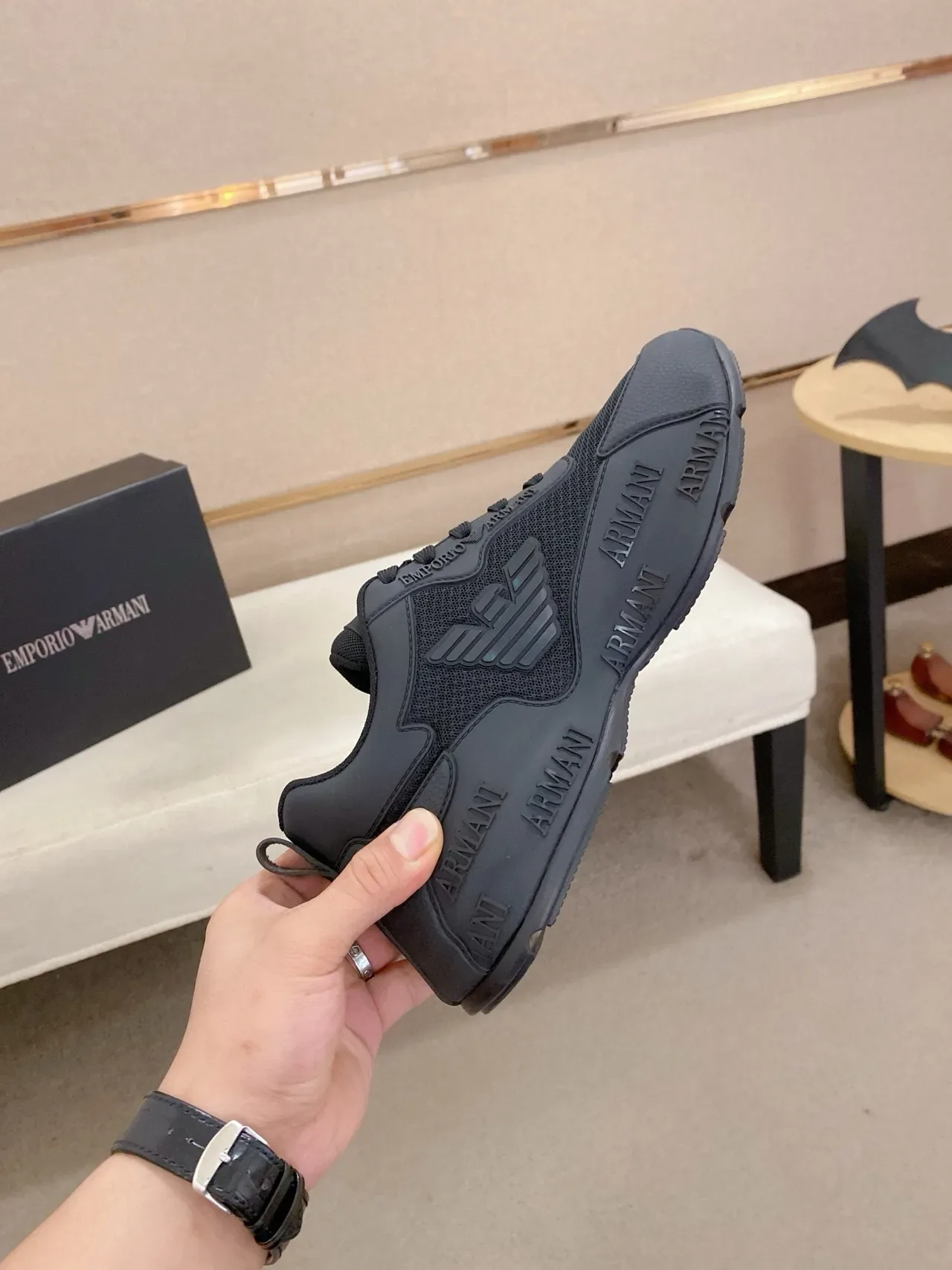 Emporio Armani Sneakers Lifestyle Noir Monochrome avec Branding Embossé 5