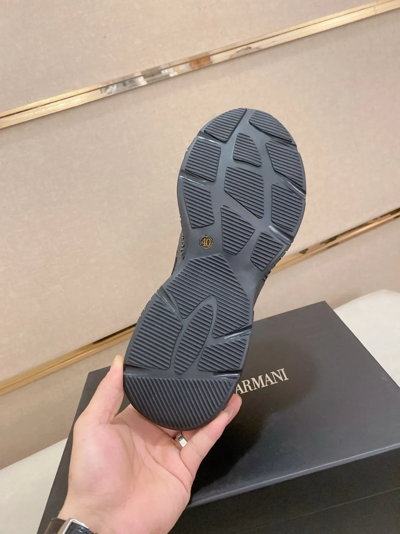 Emporio Armani Sneakers Lifestyle Noir Monochrome avec Branding Embossé 9