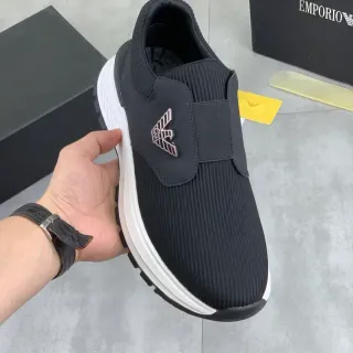 Emporio Armani Zapatillas Lifestyle Negras y Blancas con parte superior de tejido y slip-on
