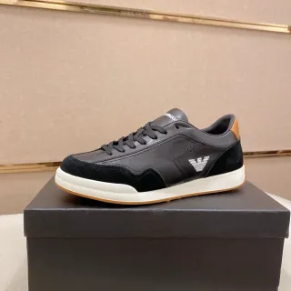 Emporio Armani Sneakers Lifestyle Noir et Blanc Cuir Daim Panél Détail Logo Aigle