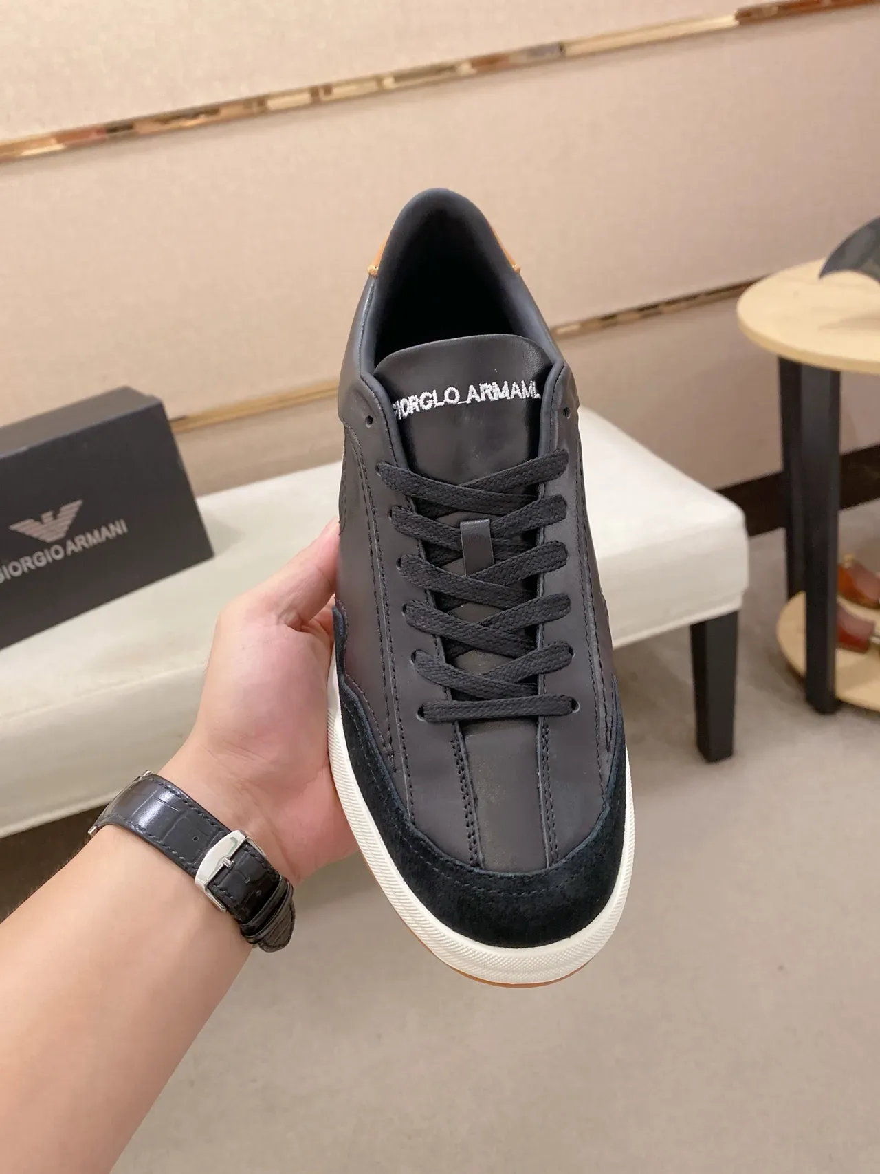 Emporio Armani Sneakers Lifestyle Noir et Blanc Cuir Daim Panél Détail Logo Aigle 6
