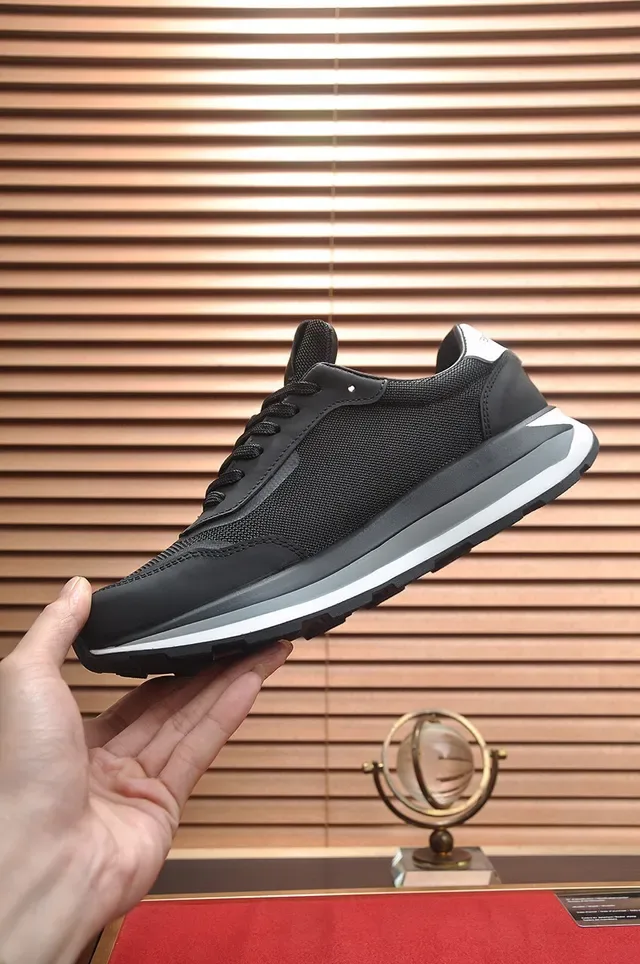Emporio Armani EA7 কালো এবং সাদা লোগো লাইফস্টাইল স্নিকার্স 2