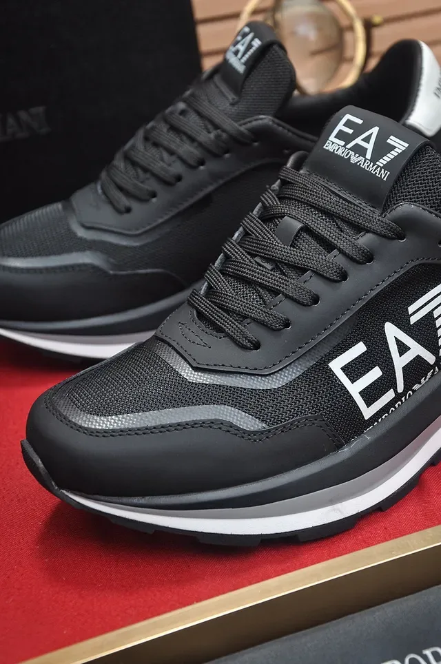 Emporio Armani EA7 কালো এবং সাদা লোগো লাইফস্টাইল স্নিকার্স 4