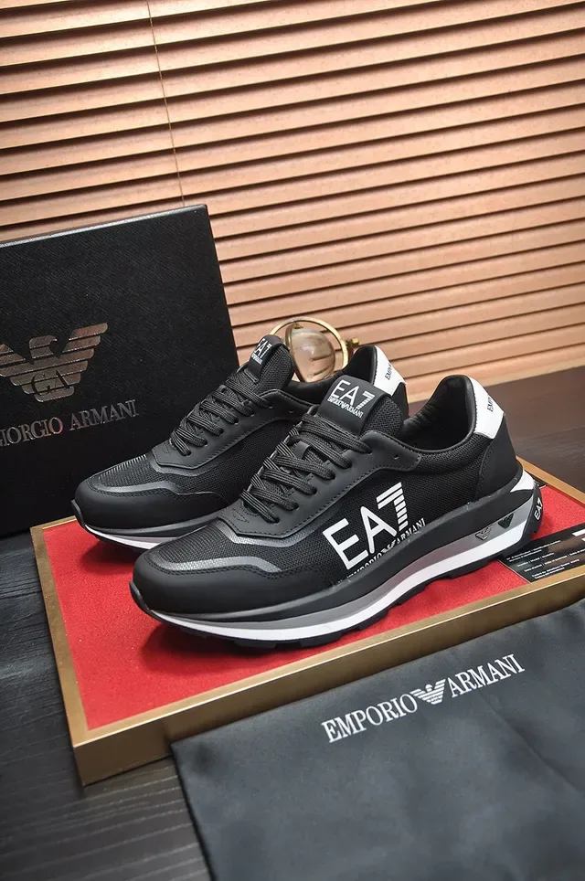 Emporio Armani EA7 কালো এবং সাদা লোগো লাইফস্টাইল স্নিকার্স 7