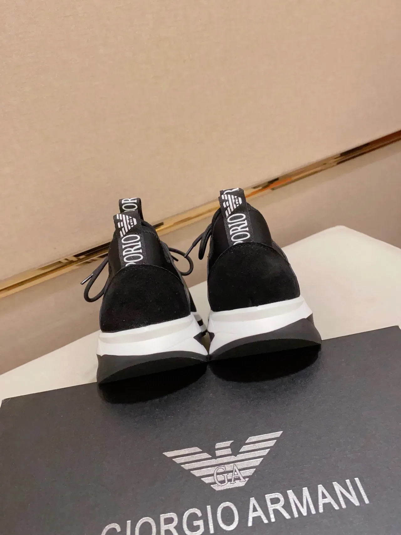 Emporio Armani EA7 Sneakers Lifestyle Noires en Maille et Synthétique avec Logo Accentué 4