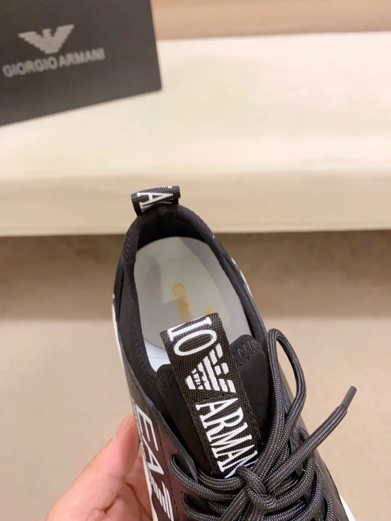 Emporio Armani EA7 Sneakers Lifestyle Noires en Maille et Synthétique avec Logo Accentué 5