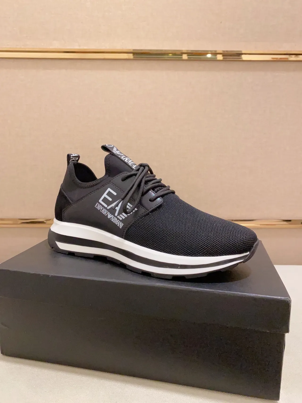 Emporio Armani EA7 Sneakers Lifestyle Noires en Maille et Synthétique avec Logo Accentué 8