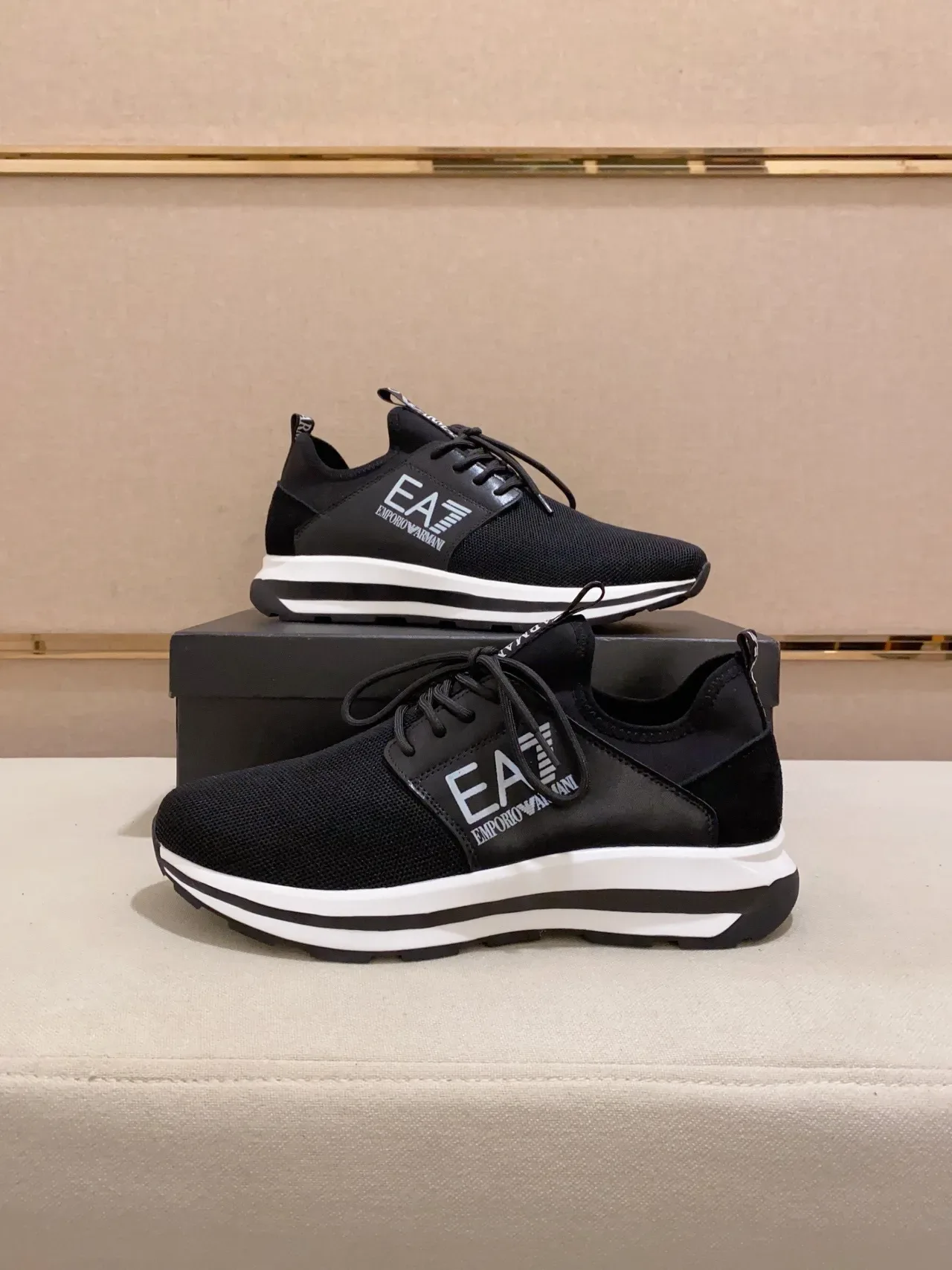 Emporio Armani EA7 Sneakers Lifestyle Noires en Maille et Synthétique avec Logo Accentué 9