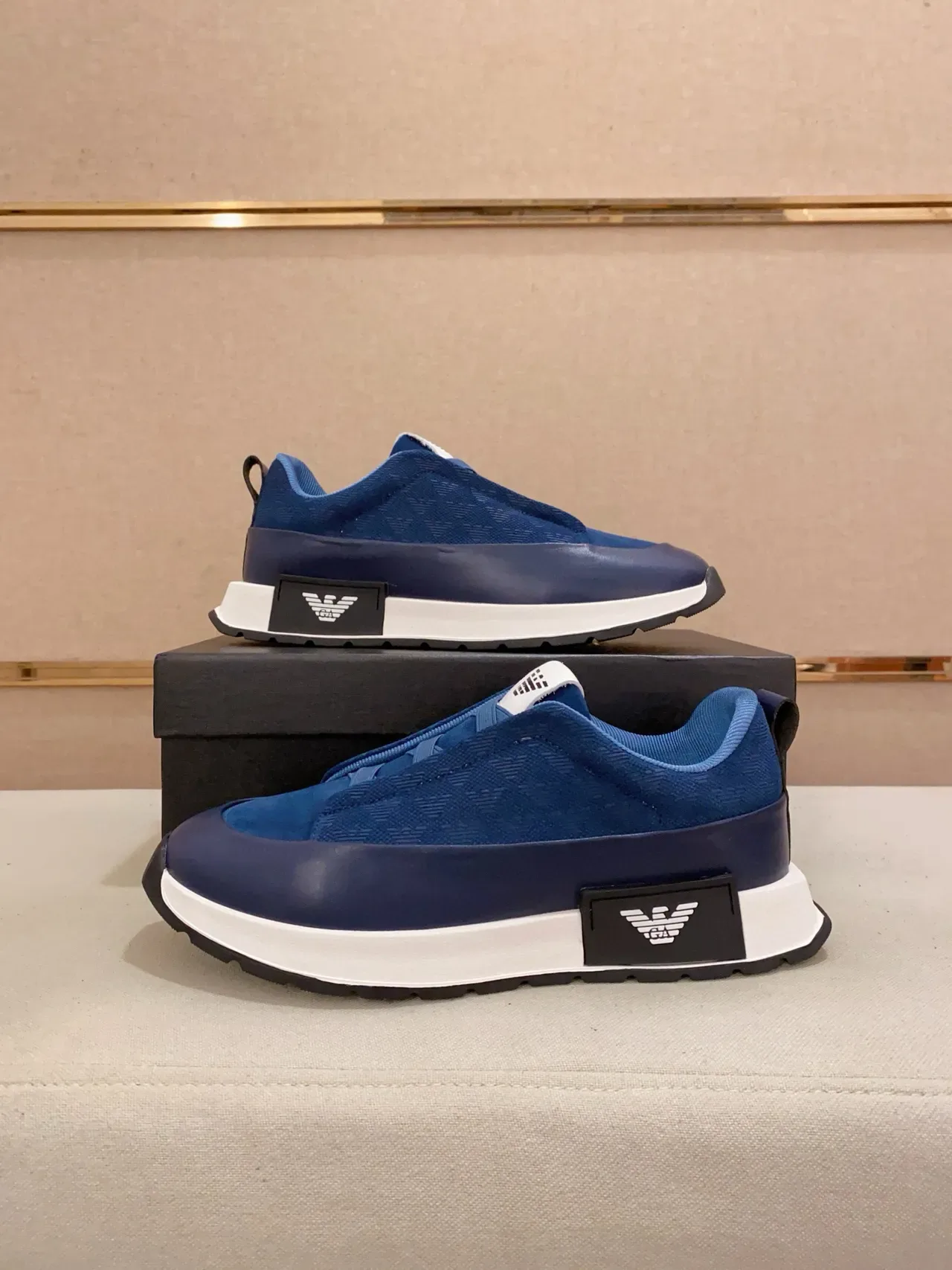 Emporio Armani Sneaker Lifestyle Bleu Marine Blanc Chaussure à enfiler Tige Texturée Sneakers Lifestyle 8