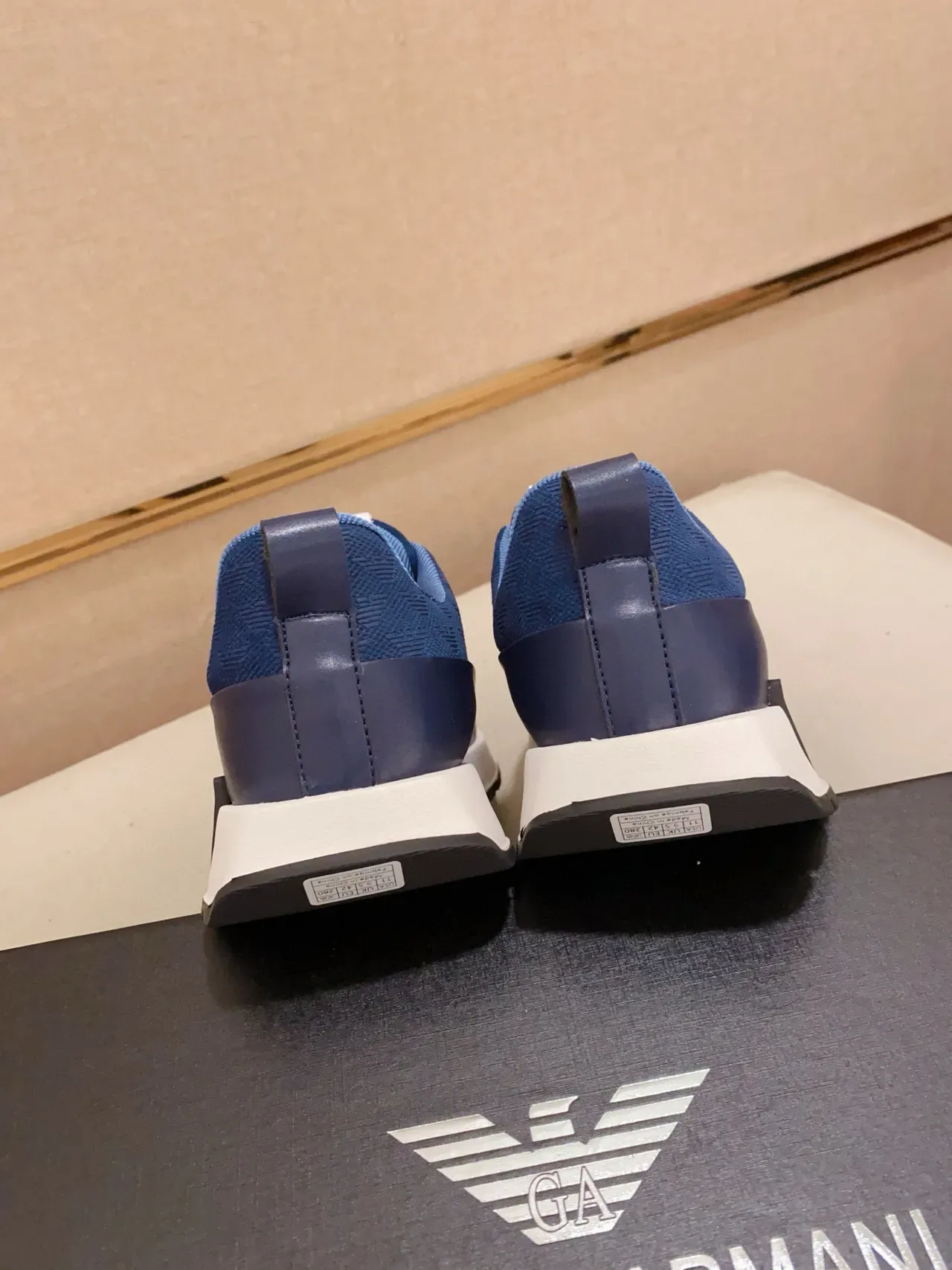 Emporio Armani Sneaker Lifestyle Bleu Marine Blanc Chaussure à enfiler Tige Texturée Sneakers Lifestyle 9