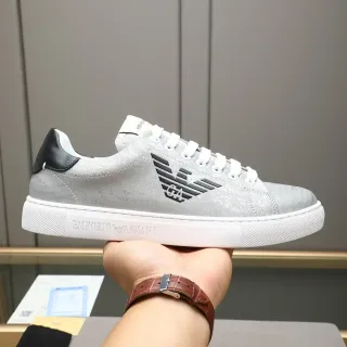 Emporio Armani zapatilla lifestyle plata negro metálico texturizado superior logo águila zapatilla lifestyle