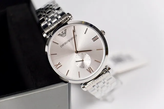 Emporio Armani রূপালী সাদা স্টেইনলেস স্টিল সানবার্স্ট ডায়াল কোয়ার্টজ ঘড়ি 4