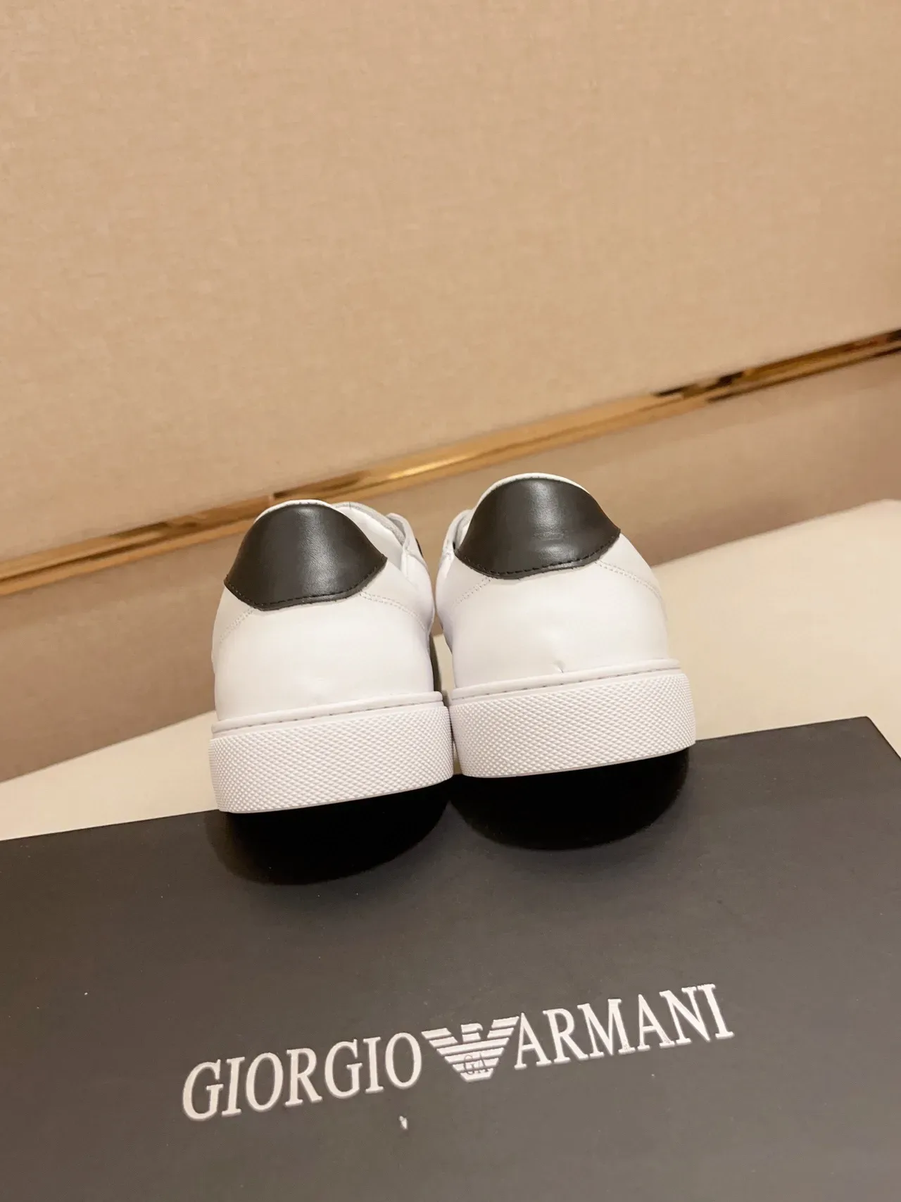Emporio Armani Sneakers Lifestyle Blanc et Noir Low-Top avec Upper en Matière Mixte 3