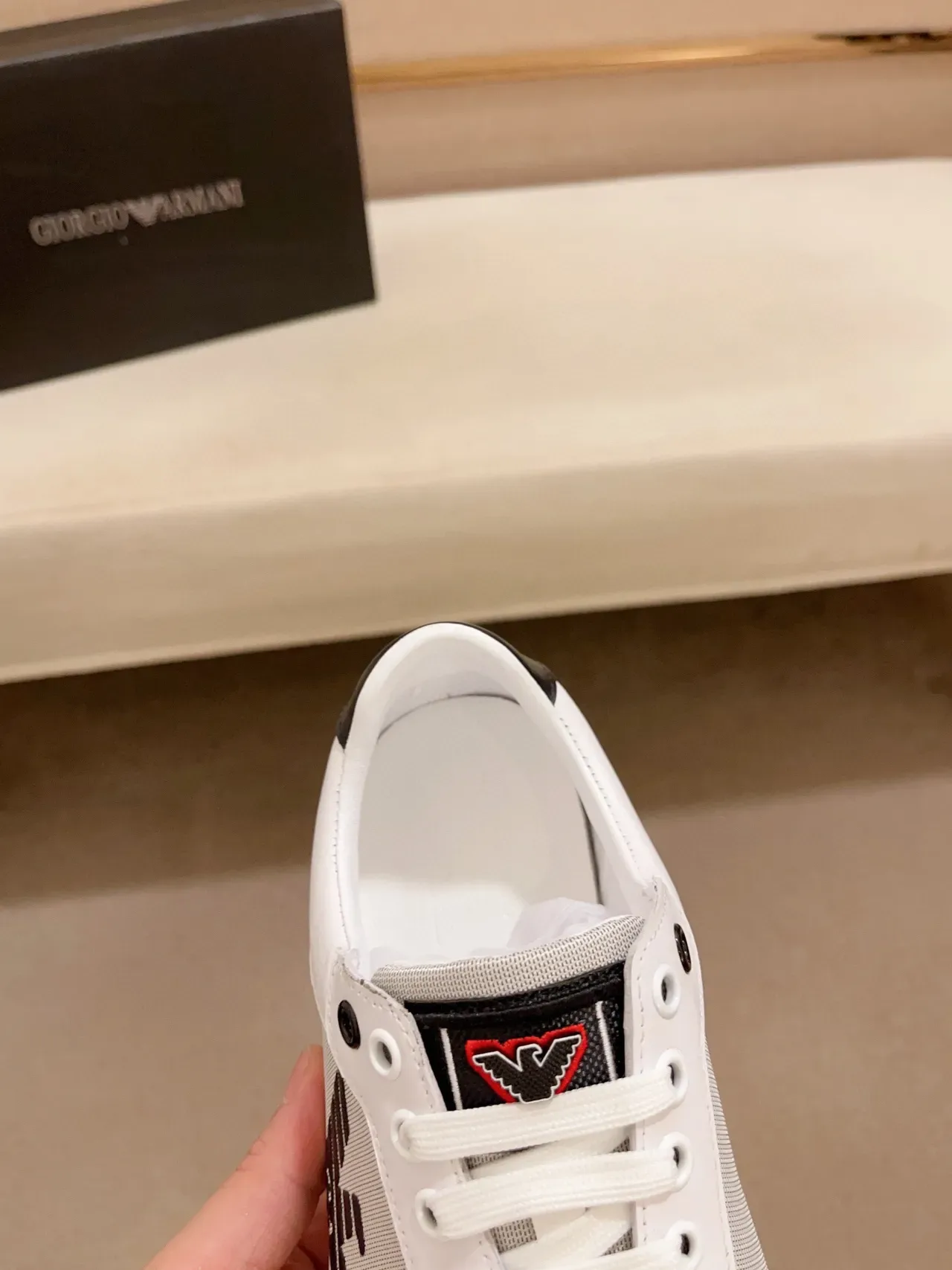 Emporio Armani Sneakers Lifestyle Blanc et Noir Low-Top avec Upper en Matière Mixte 5