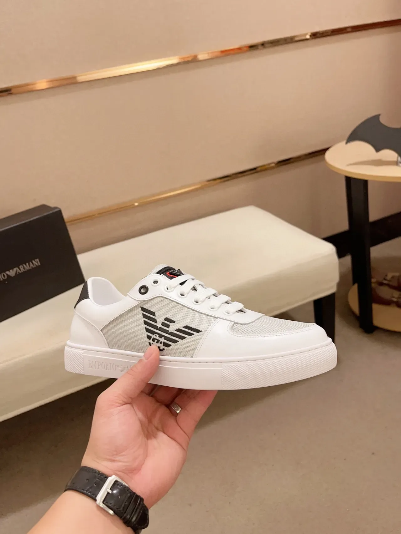 Emporio Armani Sneakers Lifestyle Blanc et Noir Low-Top avec Upper en Matière Mixte 7