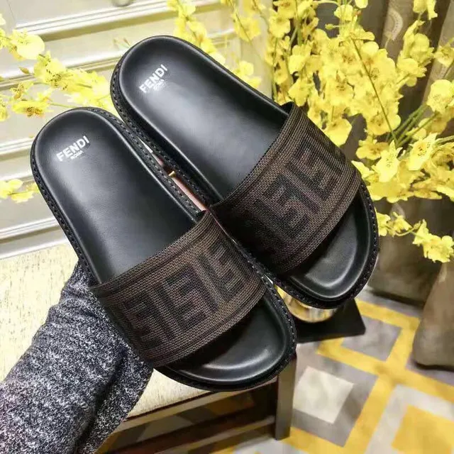 Fendi काला भूरा FF Monogram बुनाई पट्टी रबर सोल चप्पल 4