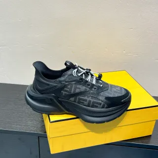 Fendi حذاء رياضي سميك سول أسود أبيض FF Monogram قماش