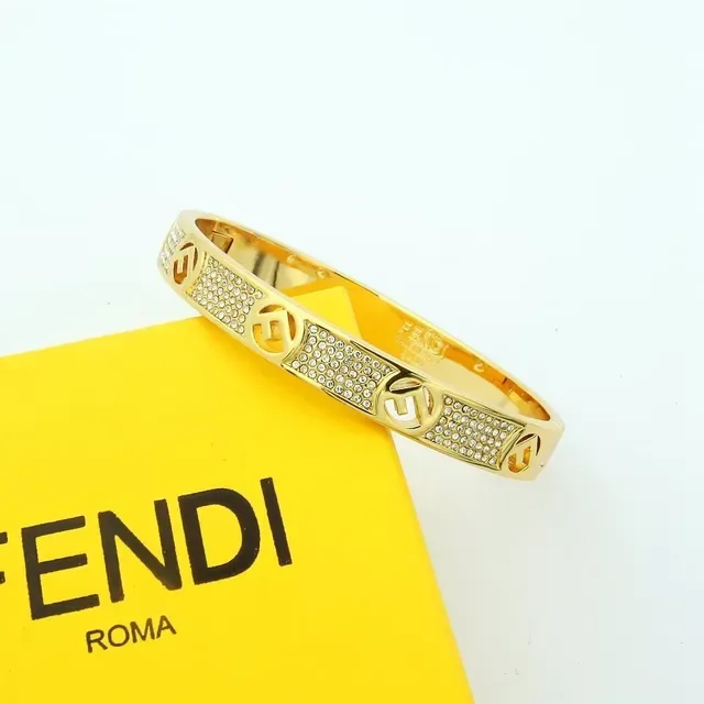 फेंडी F Is Fendi गोल्ड टोन पावे क्रिस्टल डबल-एफ लोगो कफ ब्रेसलेट 2